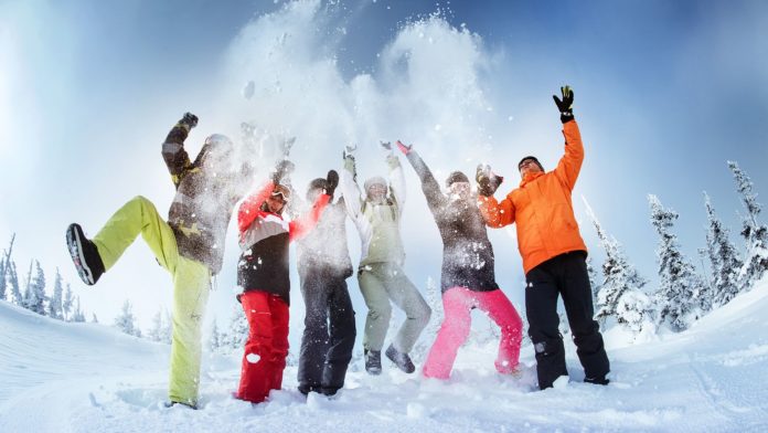 Los viajes de egresados volverían en septiembre