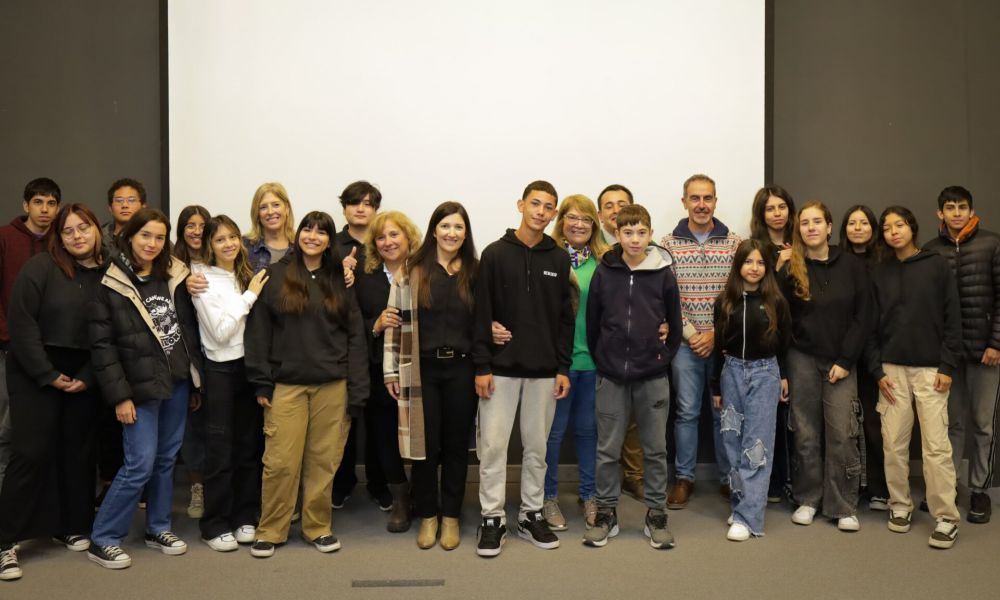 El municipio entregó becas a alumnos