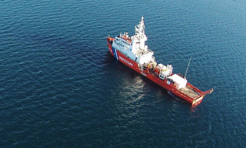 Intensa búsqueda por mar y aire de un marinero desaparecido