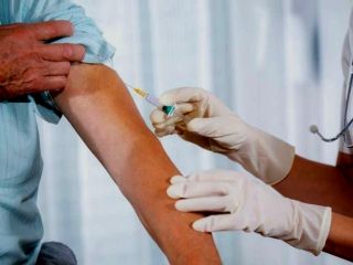 Por primea vez IOMA brind� el servicio de la vacuna antigripal en domicilio