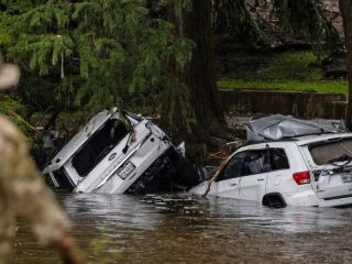 Tragedia sin fin en Texas: Ya son 129 los muertos por las inundaciones