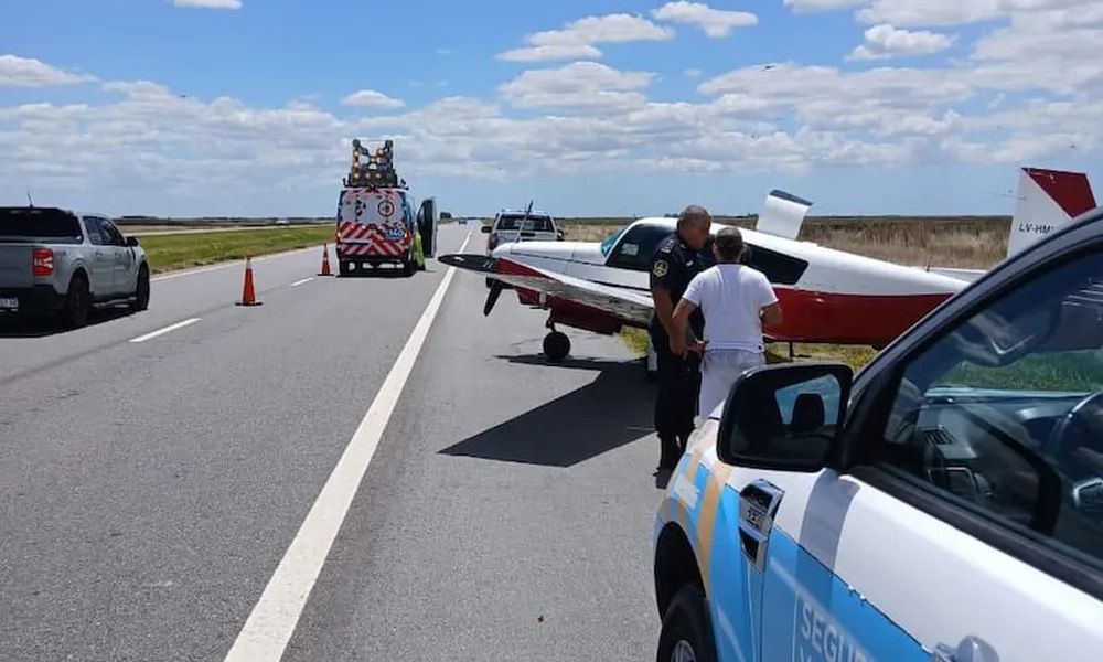 Aterrizaje de emergencia en plena ruta 56