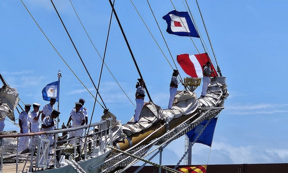 La Fragata ARA Libertad zarpa de Fortaleza