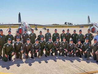 La Fuerza Area Argentina celebra una nueva generacin de pilotos de combate