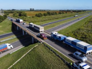 Piquetes en rutas: Transportistas de granos realizarn un paro por tiempo indefinido y cortarn las rutas