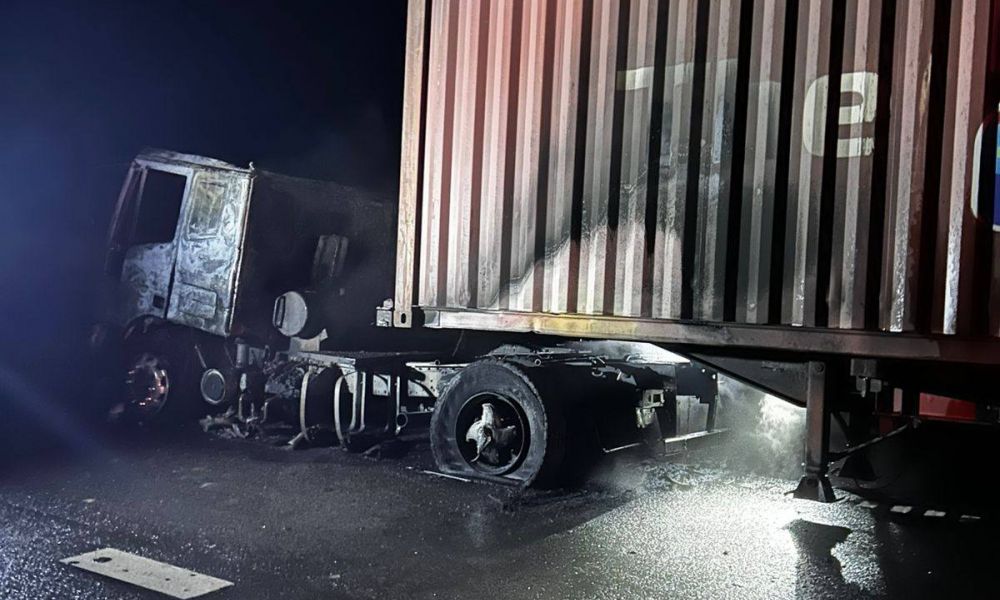 Un camionero escapó de milagro tras un impactante incendio