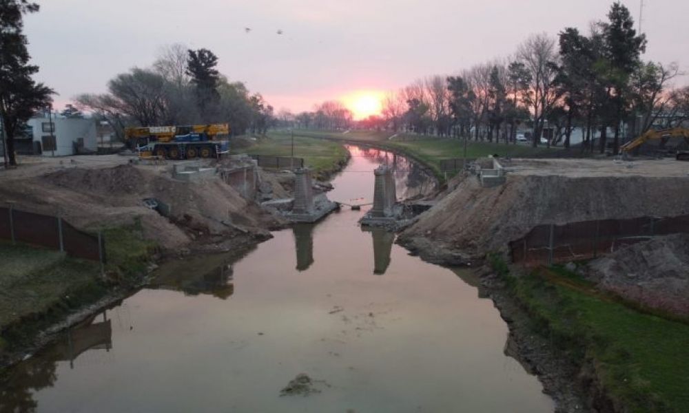 Se demolió el puente de Bv. Colón