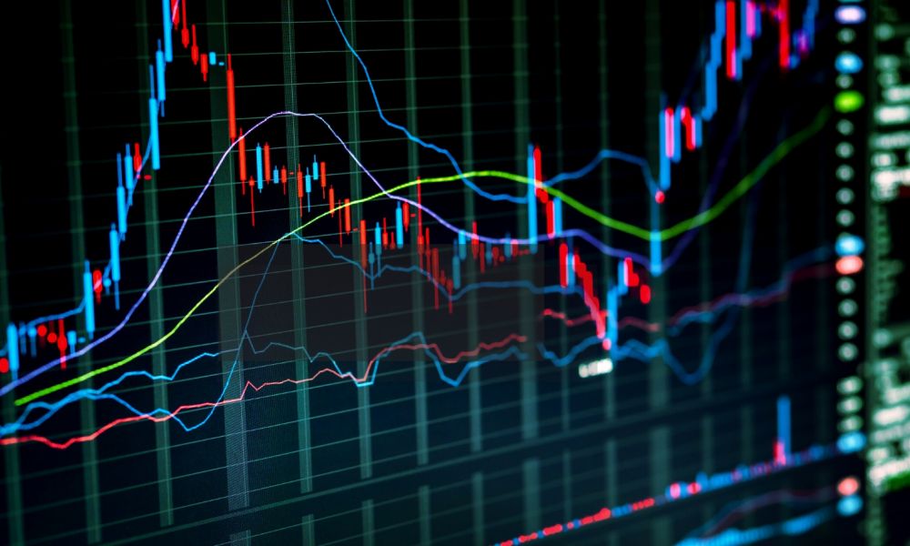 Baja el riesgo país y suben acciones y bonos