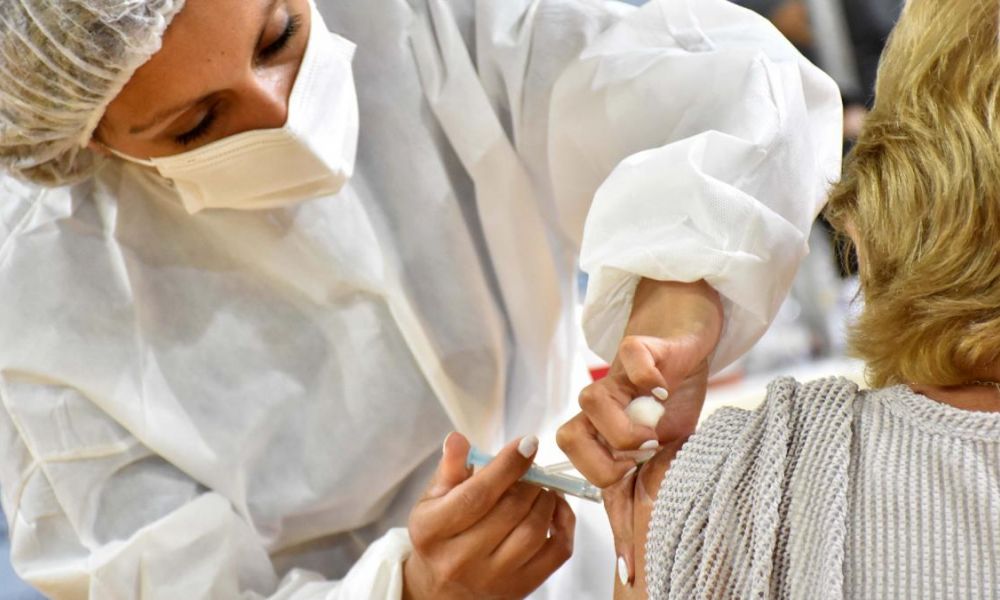 Recomiendan reforzar la vacunación por Covid-19