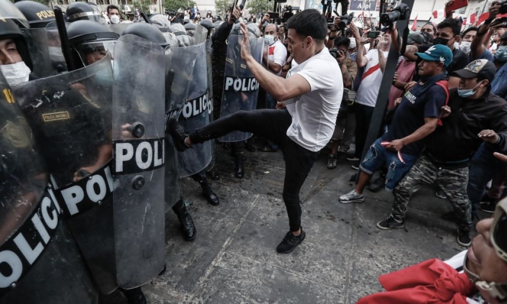 Violentos disturbios en Perú