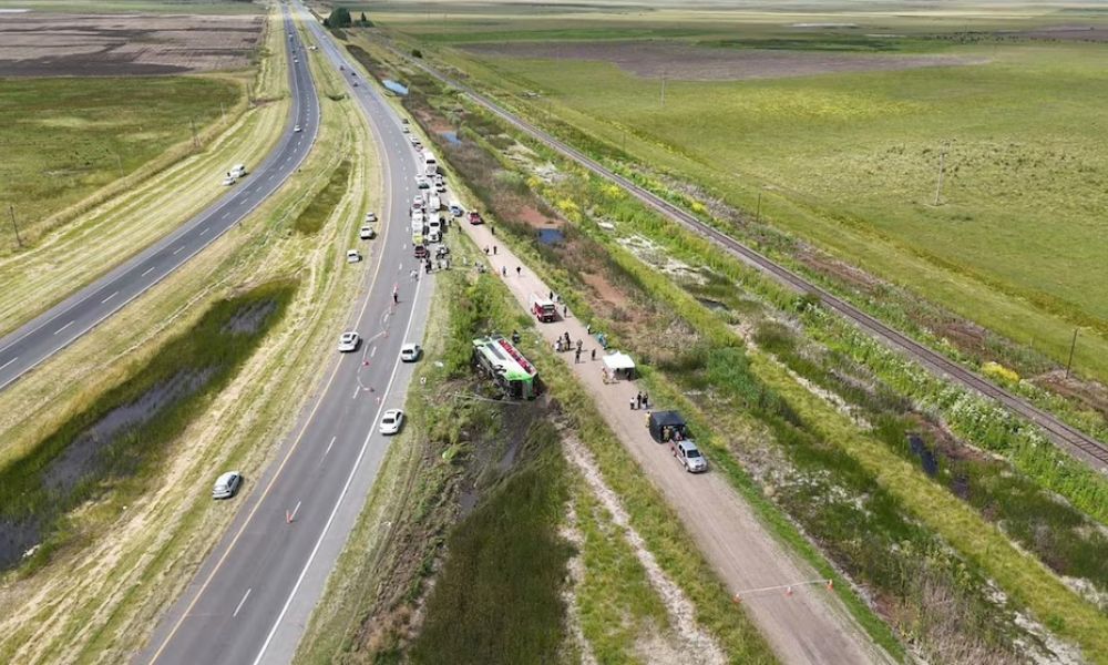 Dos muertos y decenas de heridos tras el vuelco de un micro
