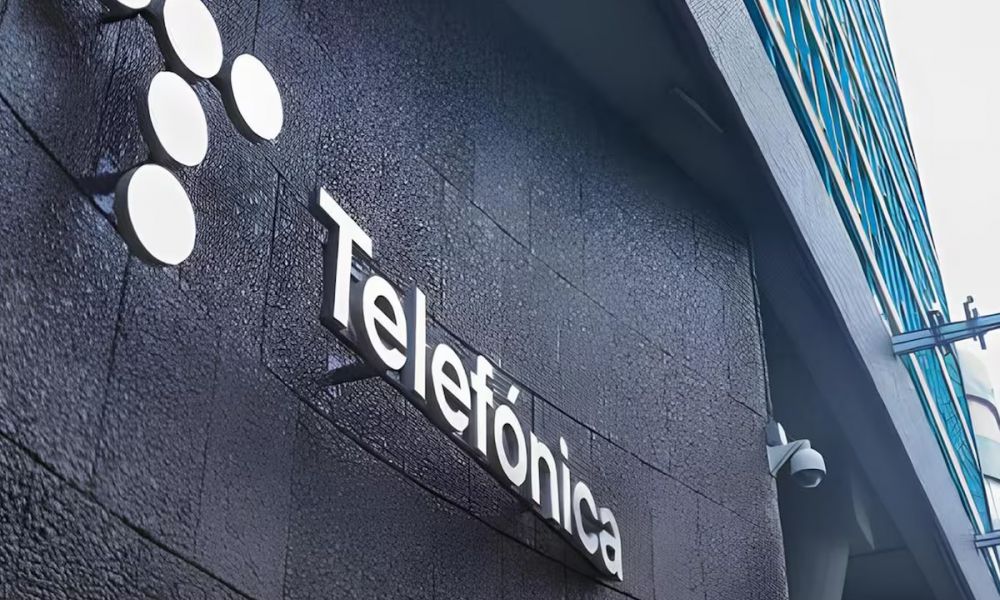 Clarín compra Telefónica y el Gobierno advierte monopolio