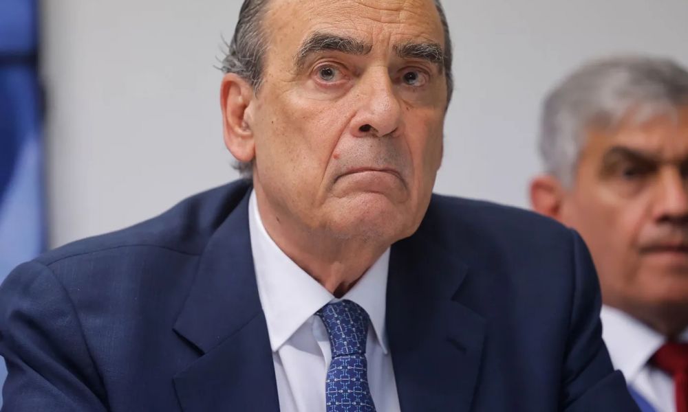 Francos deja el Gabinete y Adorni asume con poder reforzado