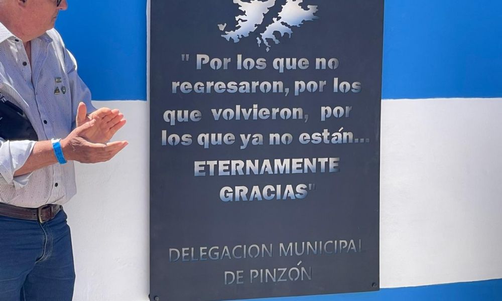 Pinzón rinde homenaje al Día de la Soberanía Nacional