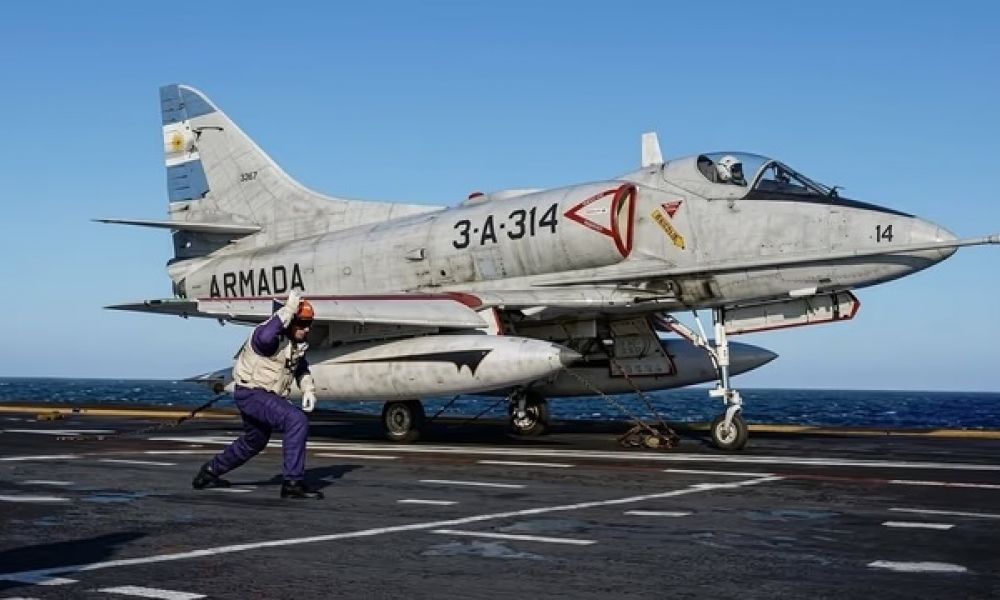 La Fuerza Aérea retiró los históricos A-4AR Fightinghawk