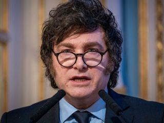 Milei: «La foto es horrible, pero la película sigue siendo la mejor de la historia argentina»