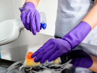 Acuerdan 42 % de aumento salarial para trabajadoras de casas particulares, y un adicional por antigedad