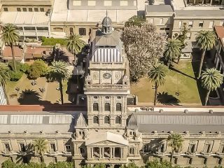 Argentina cambia las reglas: Universidades y hospitales pblicos cobrarn a extranjeros no residentes