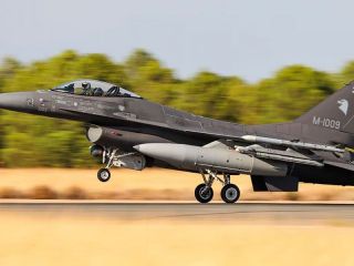 Argentina refuerza su defensa area con la llegada del primer F-16BM