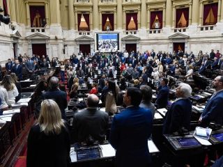 Jubilaciones: Diputados votó una suba del 7,2% y un bono de $110.000 pese a las amenazas de veto
