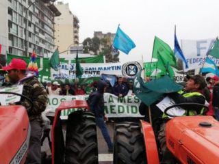 El campo para por 72 horas en rechazo al cierre de exportaciones de ma�z
