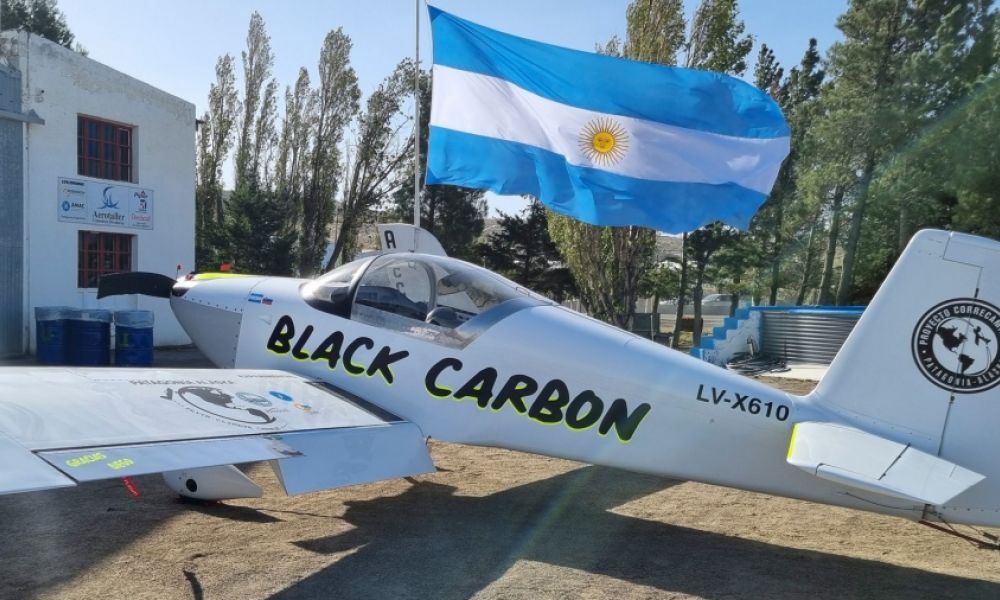 Construyeron su propio avión y viajarán de Ushuaia a Alaska