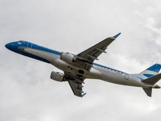 Más argentinos viajaron al exterior que extranjeros llegaron al país