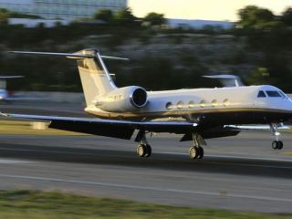 Un avión, muchas incógnitas: El lujoso jet vinculado a «Chiqui» Tapia