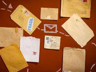 El arte que viaja por el mundo: 14 países se encuentran en una exposición de Arte Correo