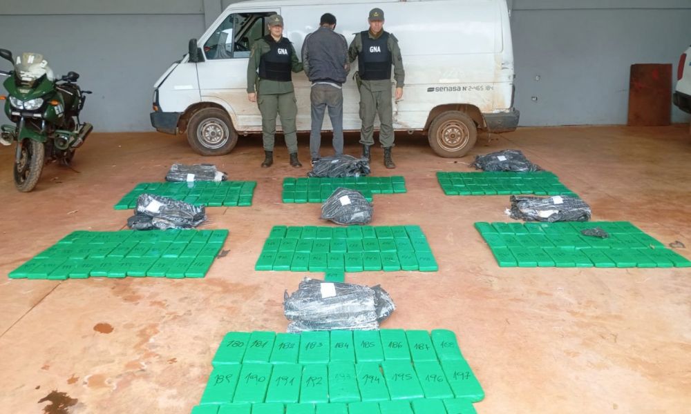Intentó escapar saltando de un furgón en movimiento
