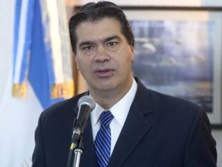 Capitanich le pone condiciones a la decencia: Ficha Limpia solo si es para todos