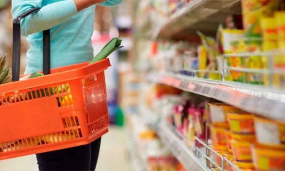 Gasto en caída y consumo sostenido por crédito