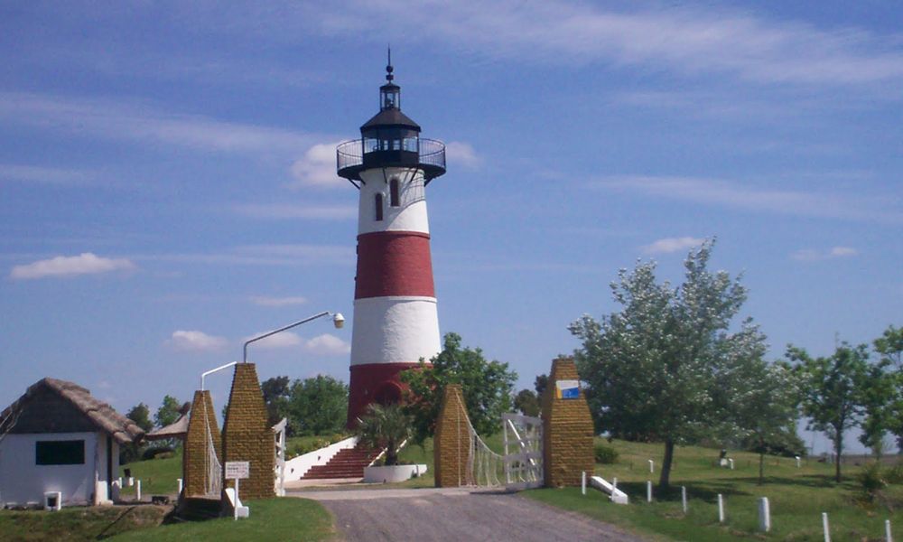 Un faro a 700 kilómetros del mar