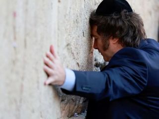 Milei en Israel: Inicio de una gira clave con gesto político en el Muro de los Lamentos
