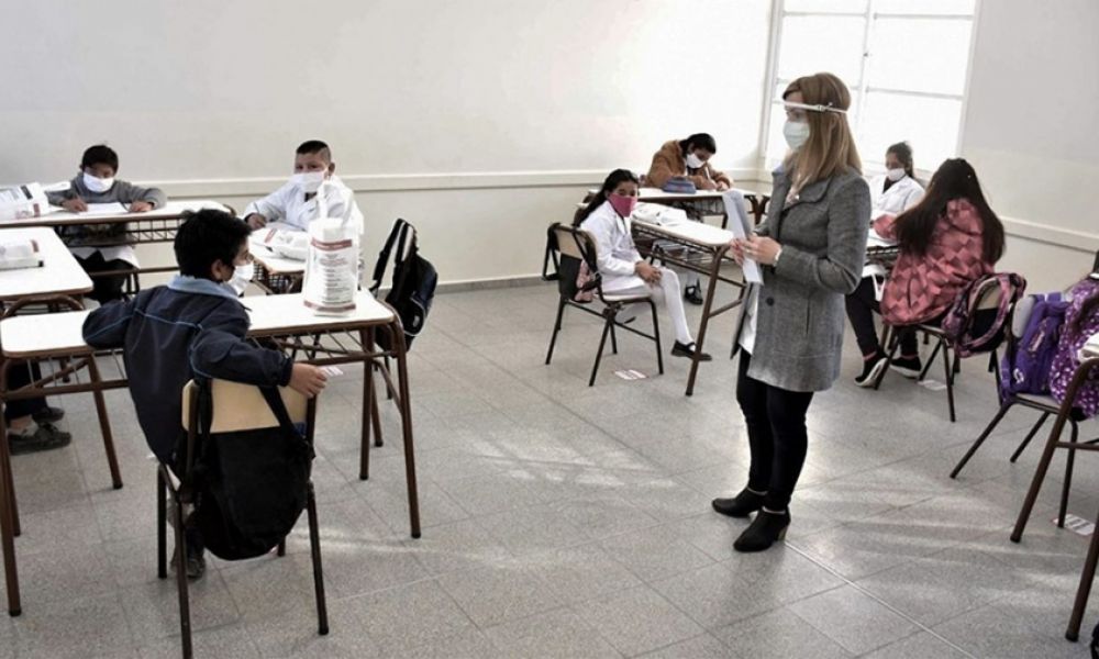 Suba de casos de Covid-19 en escuelas