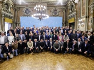 Kicillof distribuye $38.106 millones entre municipios