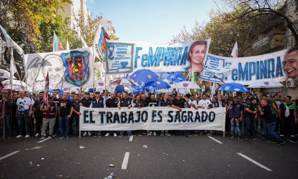 La CGT salió a la calle y endureció su mensaje