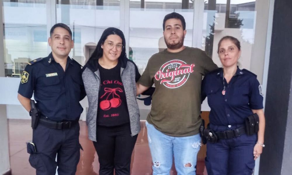 Subcomisario y Teniente salvan la vida de un bebé