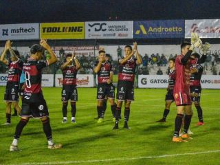 Douglas Haig ganó en Córdoba, suma 5 al hilo y lidera con puntaje ideal