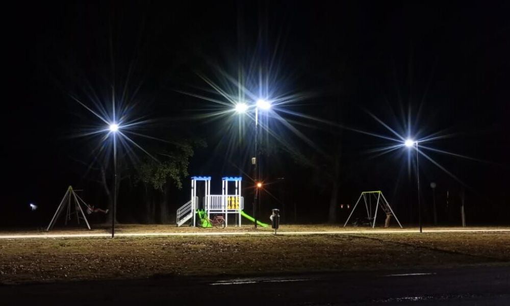 Renovación luminaria en plazas del Partido