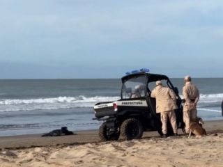 Misterio en la costa: Hallan sin vida a una mujer en la playa de Pinamar