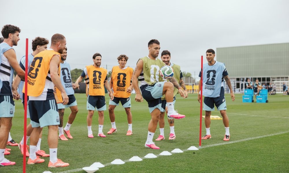 Argentina va por otro golpe en el Mundial