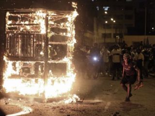 Per al lmite: Violentos disturbios dejaron unos 25 policas heridos en Lima