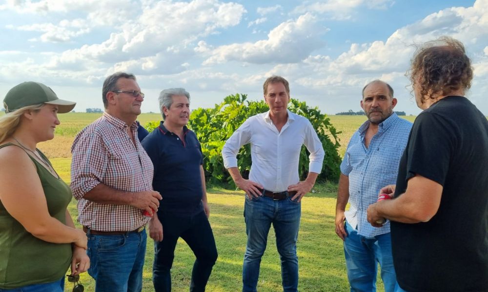 Martínez junto a Santilli