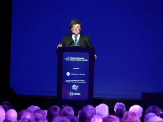 Milei defendió su plan económico y aseguró que Argentina está «saliendo de un siglo de declive»