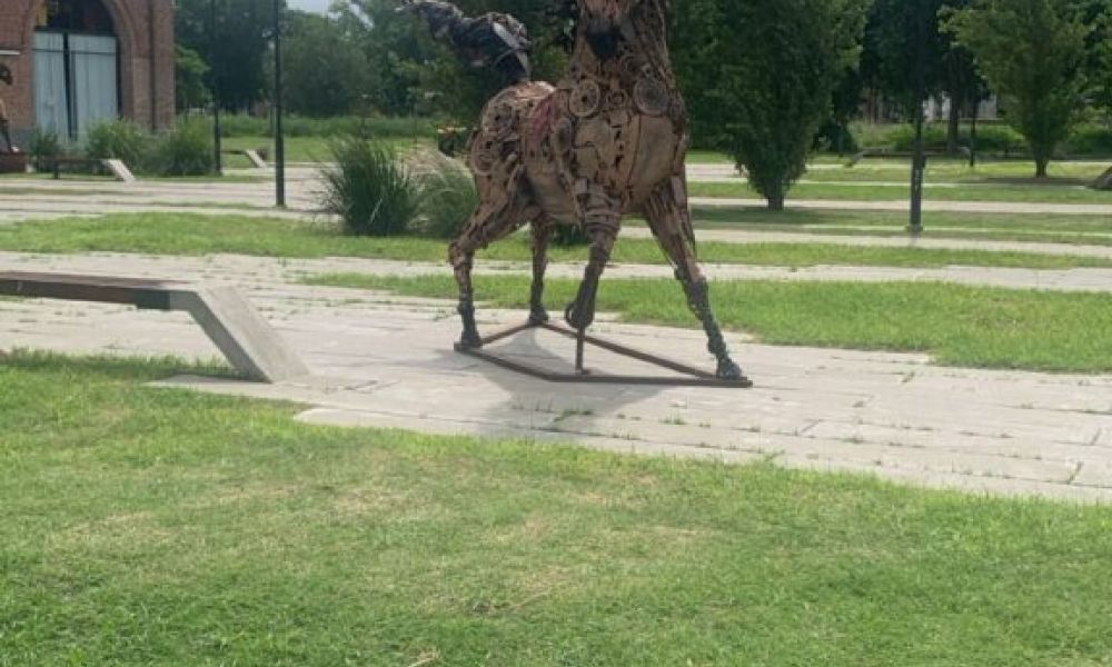 Julián Provenzano presenta sus esculturas
