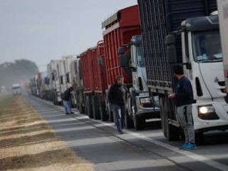 Licencias profesionales: Piden que policías, bomberos y personal de emergencias no paguen el trámite en Provincia