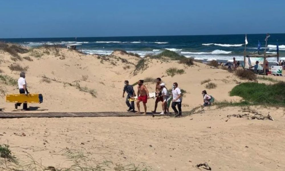 Seis argentinos fueron arrastrados por el mar