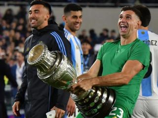 Dibu Martnez suspendido para la prxima doble fecha de Eliminatorias