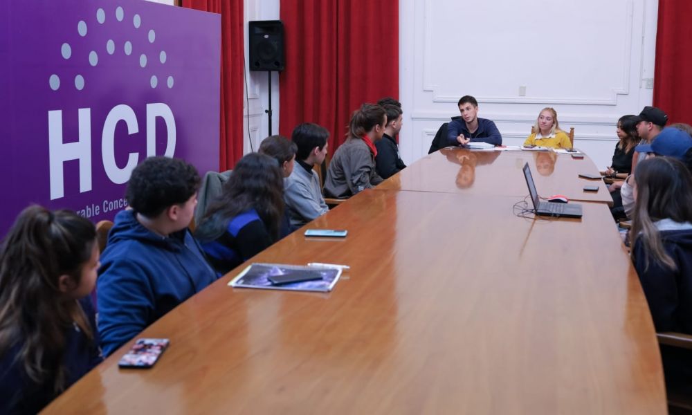 Juventud escucha a los estudiantes de Pergamino